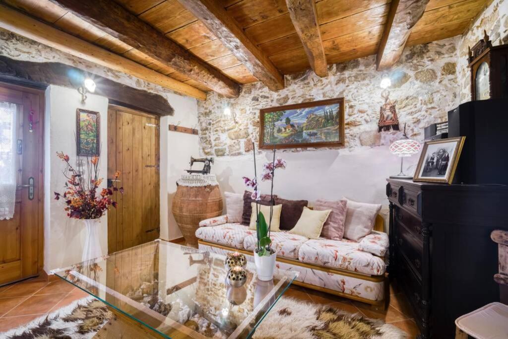 Traditional Cretan Stone House In The Center Of Crete Litos Экстерьер фото