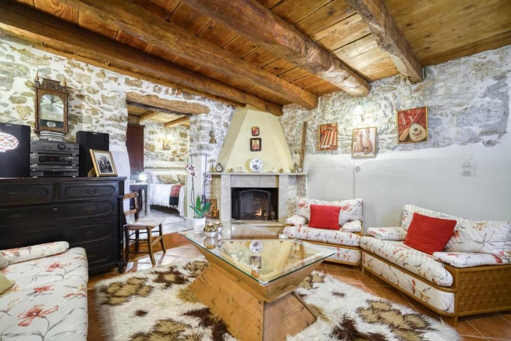 Traditional Cretan Stone House In The Center Of Crete Litos Экстерьер фото