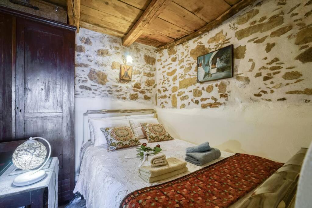 Traditional Cretan Stone House In The Center Of Crete Litos Экстерьер фото